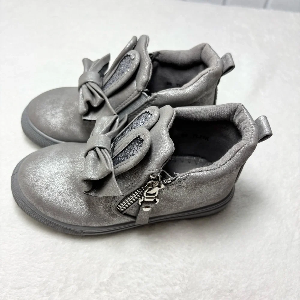 Toddler Gray -Silver Boots with Bow Detail Size 26 / US 9.5‎